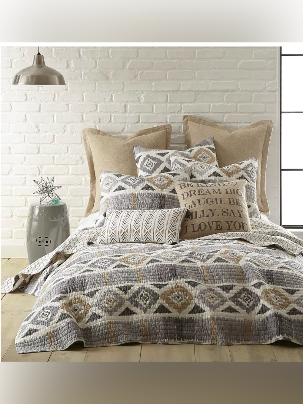King Reversible Quilt with 2 Shams